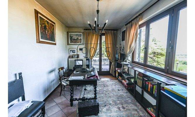 Elegante Villa mit Meerblick in der bezaubernden Hügellandschaft der Marken