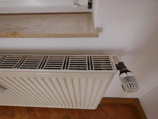  MARMORFENSTERBÄNKE / FLÄCHENHEIZKÖRPER