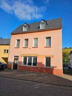 Haus ( wird noch frisch gestrichen )