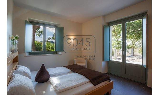 Luxusvilla mit Gästehaus und Panoramablick – Nähe Adria, Marken