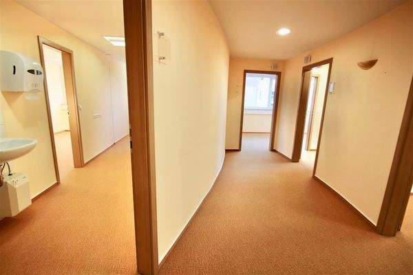 Flur/Behandlung/Büro