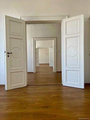 Durchblick von Zimmer 3 zu Zimmer 6 