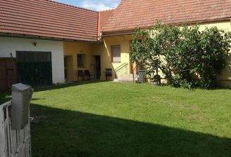 Uneinsichtiges Haus m. Scheune