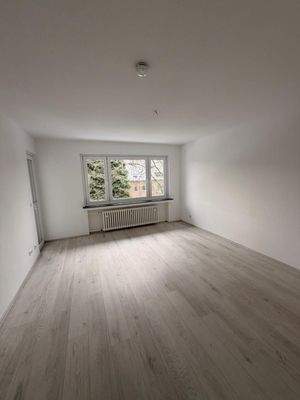 Leerer Raum mit Fenster