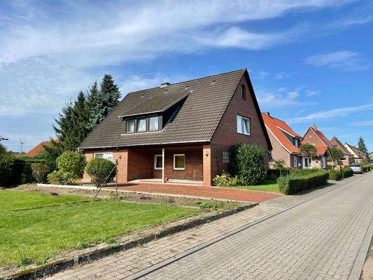 Aussen Haus seitlich mit Straße