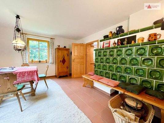 Speisezimmer mit Kachelofen Erdgeschoss