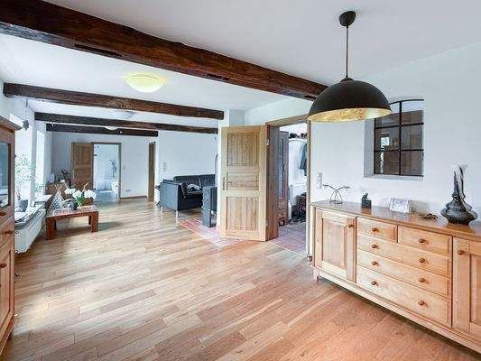 Blick in den Wohnbereich von der Küche