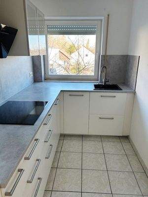 .. mit moderner Einbauküche !