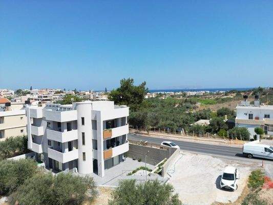 Kreta, Gournes: Renoviertes Gebäude mit 7 Wohnungen zu verkaufen