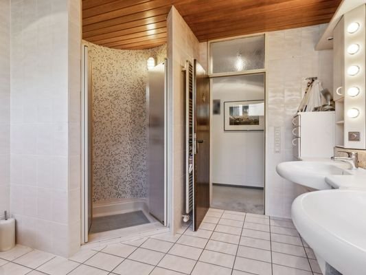 Badezimmer Ansicht 1