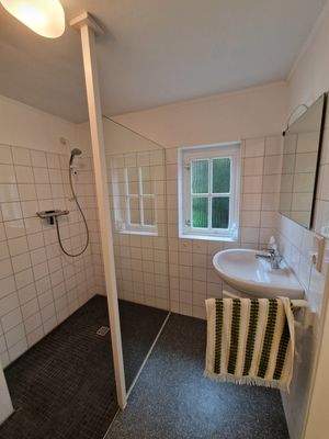 Bad mit bodengleicher Dusche