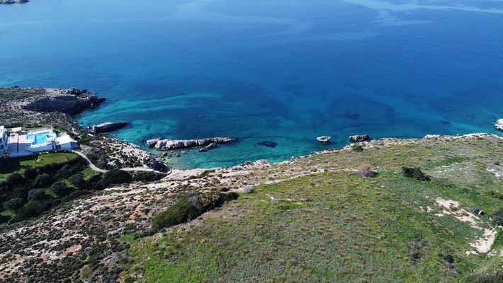 Kreta, Chorafakia Chania: Grosses Grundstück direkt am Meer mit unvergleichlichem Meerblick zu verkaufen