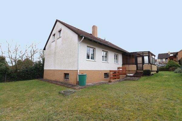 Außenansicht mit Garten