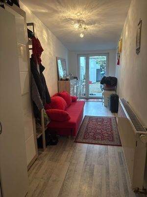 Zimmer mit Ausgang in den Garten