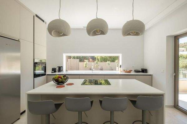 Kreta, Tavronitis: Zeitgenössisch eingerichtete Villa mit Pool zu verkaufen