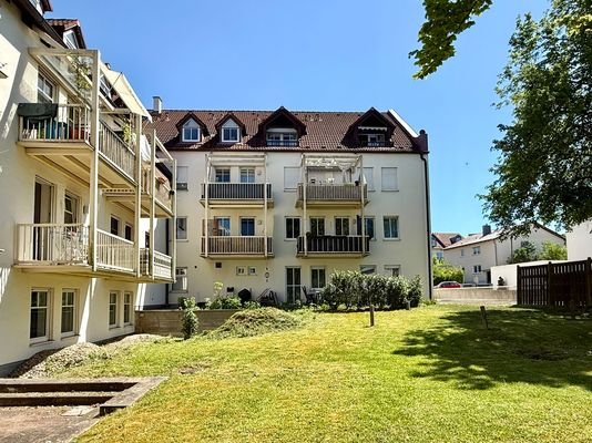 großer Gartenbereich
