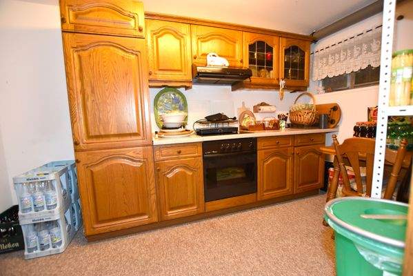 Lagerraum mit zweiter Einbauküche.JPG