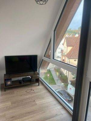 grosses Zimmer mit Gaube