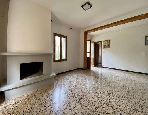 Wohnzimmer renoviert(KI generiert)