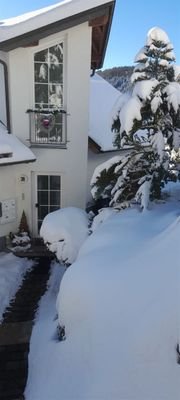 Zugang zum Haus (Schneeräumung stets professionel)