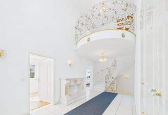 Galerie im Eingangsbereich