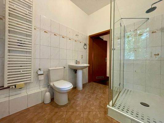 Grosszügig duschen!