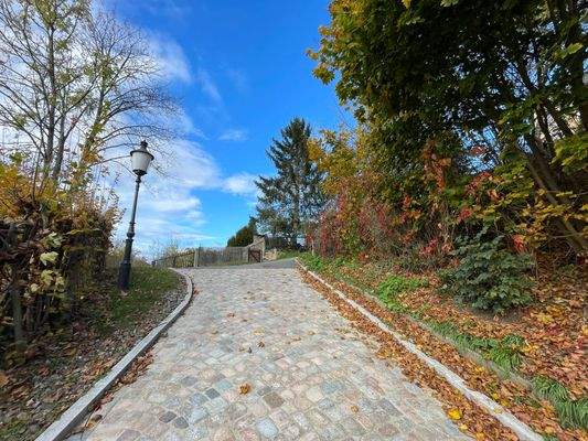 Weg zum Schloss und Aussichtspunkt