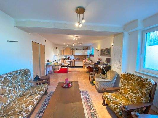 Kellerraum mit Küchenanschlüssen