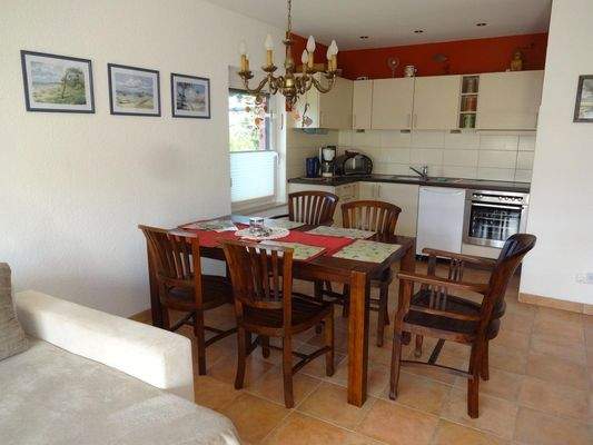 Küche mit Essbereich