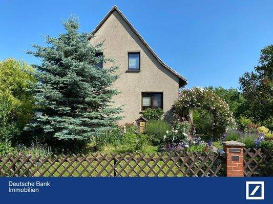 Frontansicht Einfamilienhaus