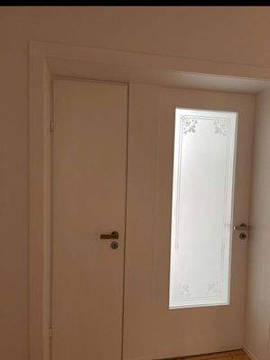 Vorratskammer u. Tür zur Küche