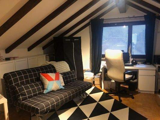 Schlaf-, Arbeits-, Gästebereich oben