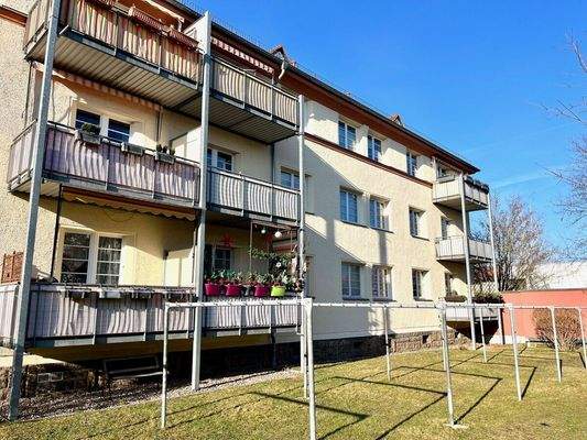 Garten mit Wäschetrockenbereich