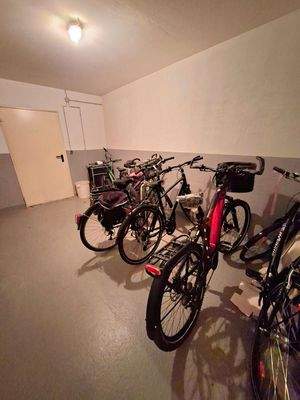 RuhWafeStr Fahrradraum im Keller.jpg