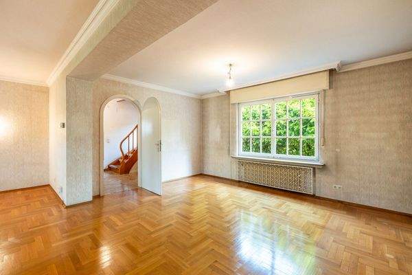 Lichtdurchflutetes Wohnzimmer