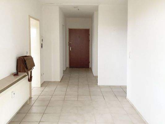 Essbereich mit Blick in die Diele