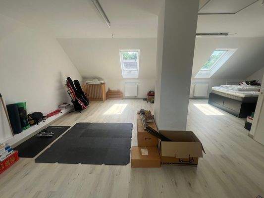 Lichtdurchflutetes Dachgeschoss
