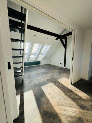 Zimmer mit Zugang Spitzboden