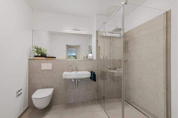 Duschbad mit Kristallspiegel