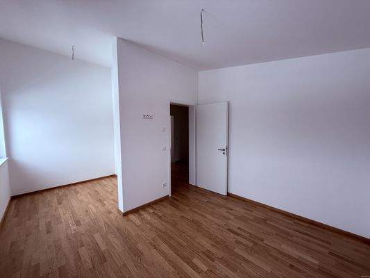 Schlafzimmer mit begehbarem Kleiderschrank 