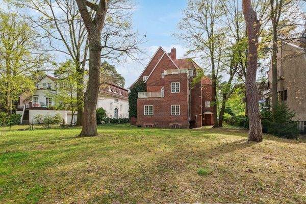 Großzügige Außenansicht