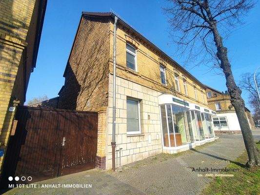 Hausansicht seitlich vorn