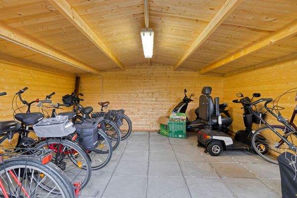 Holzhaus Abstellbereich Fahrräder etc. Allgemeinb.