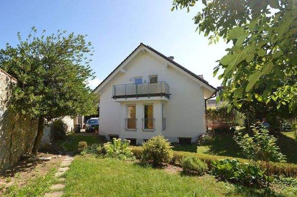 Balkon mit Blick in den eigenen Garten 
