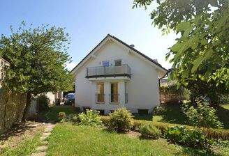 Balkon mit Blick in den eigenen Garten 