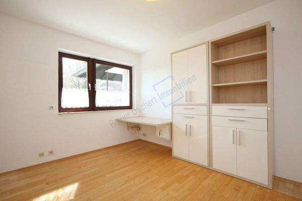 ARBEITS- / KINDERZIMMER