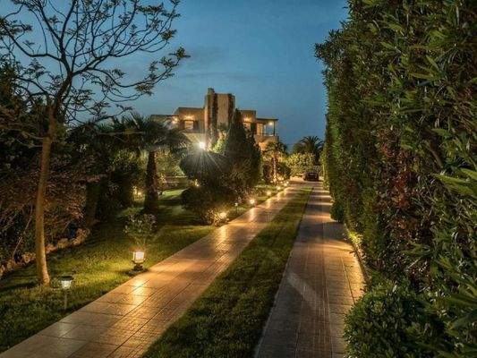 Kreta, Roussospiti: Einzigartige Villa mit separatem Apartment auf großem Grundstück mit Pool zu verkaufen