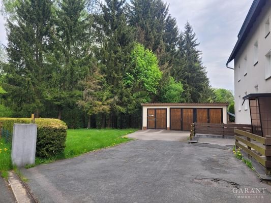 Einfahrt Garage
