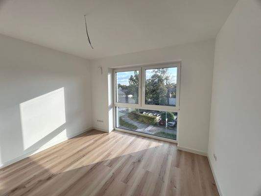 Helles Zimmer mit Fenster