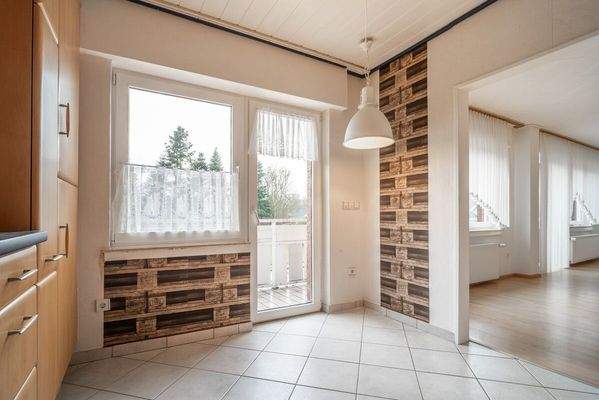 mit einem weiteren Zugang zum Balkon